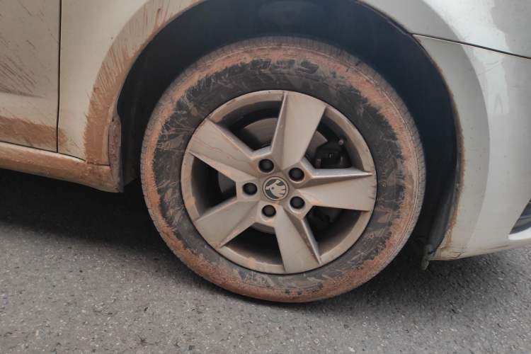 Used Skoda Octavia 2015 Classic Model 1.6L Manual Eado Version
