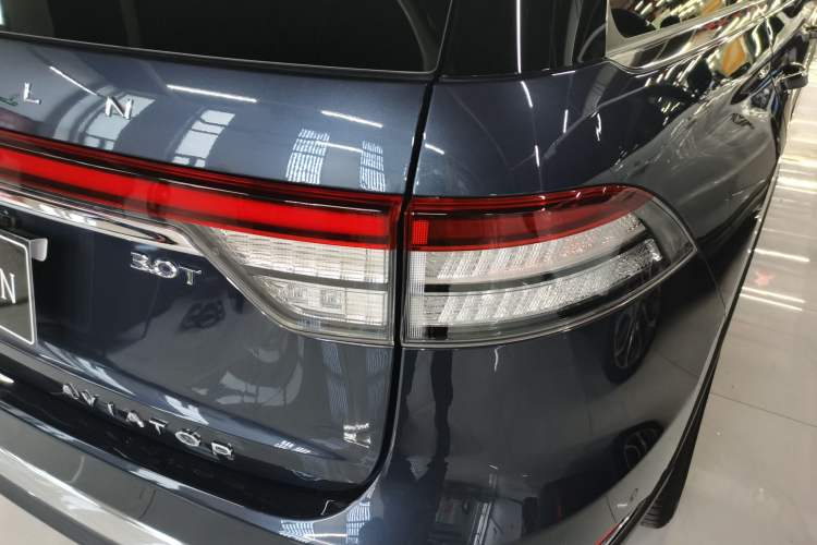 Used Lincoln Aviator 2021 3.0T V6 All-Wheel-Drive Executive Edition
