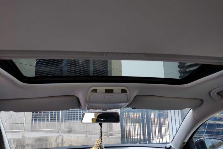 Used Volkswagen Magotan 2012 Revised 1.8TSI Luxury Version Headliner