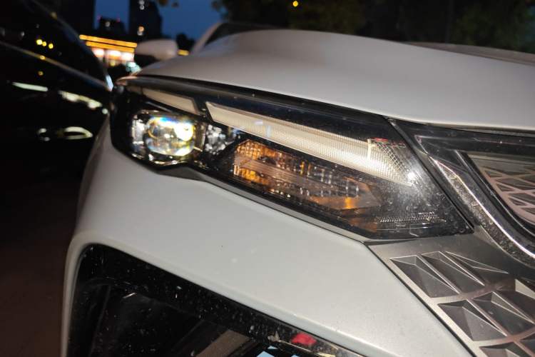 Used Geely Auto Emgrand L HiP 2022 1.5TD-DHT Pro 100KM Super Rui Right Front Headlight