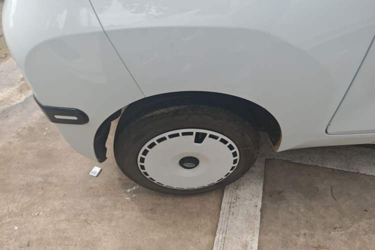 Used Chery QQ Ice Cream 2022 170km Sundae Phosphate Lithium-Ion