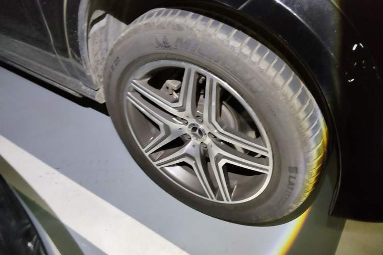 Used Mercedes-Benz GLS 2018 GLS 320 4MATIC Right Front Wheel Hub