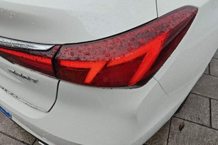 Used CHANGAN Eado 2021 PLUS Blue Whale NE 1.4T GDI DCT Prestige Model Right Rear Taillight