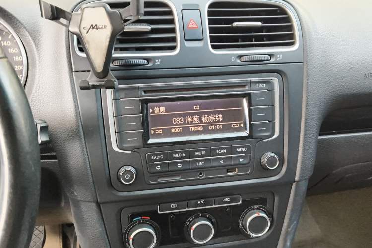 Used Volkswagen Golf 2012 1.6L Automatic Comfort Model Audio And AC Panel