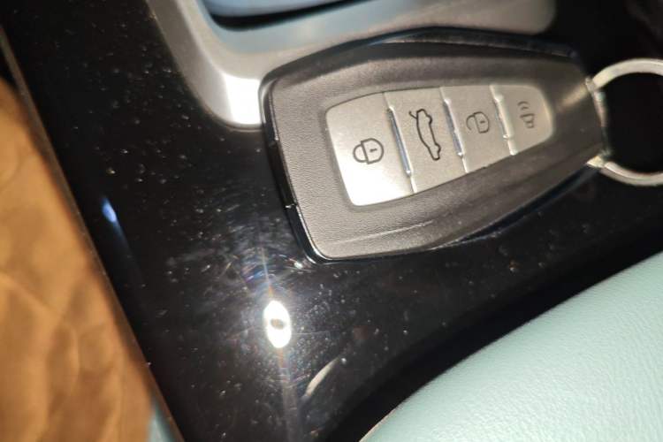 Used Geometry E Firefly 2024 301km Starlight
