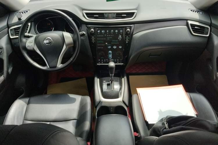 Used Nissan X-Trail 2015 2.0L CVT Comfort MAX Edition 2WD Center Console