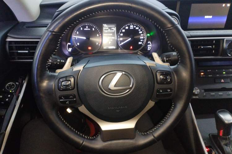 Used Lexus IS 2017 300 Leading Edition
