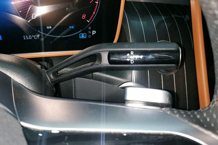 Used Mercedes-Benz GLC 2024 GLC 300 L 4MATIC Dynamic Edition 5-seater Gear Lever