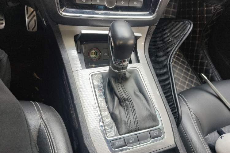 Used Roewe RX5 2017 20T Two-Wheel Drive Automatic Internet Elite Edition