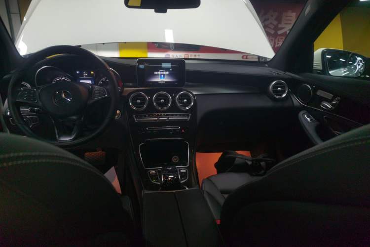 Used Mercedes-Benz GLC 2018 GLC 260 4MATIC Luxury Model