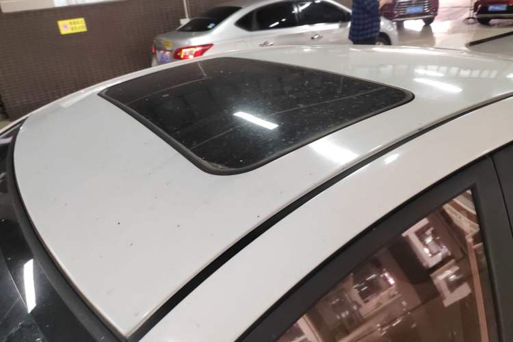 Used Hyundai Verna (older generation) 2014 1.4L Automatic Leading-Edge GLX Roof