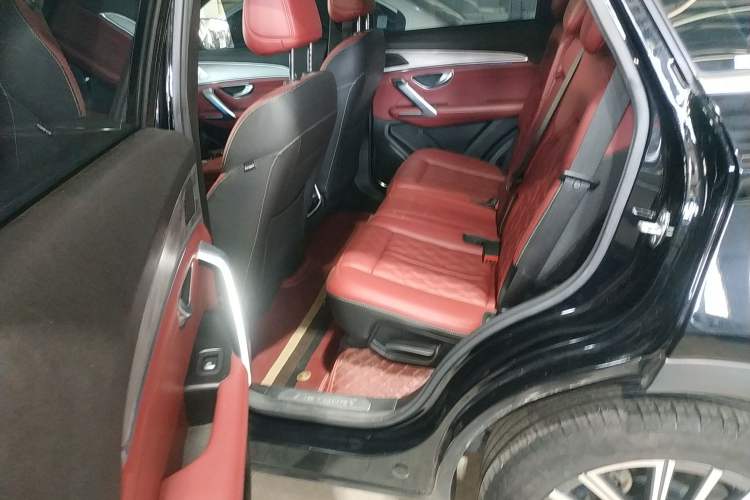 Used JETOUR X70 PLUS 2023 1.5T DCT Brave PLUS 5-Seater
