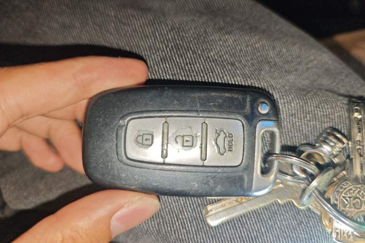 Used Hyundai Sonata 2013 2.4L Automatic Luxury Version China IV Standard Vehicle Key