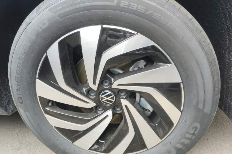 Used Volkswagen Tiguan L 2025 Model, Outstanding Version, 300TSI Automatic Two-Wheel Drive Longteng Edition Right Front Wheel Hub