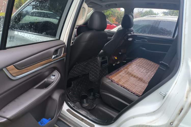 Used Roewe RX8 2018 30T Smart Connectivity Two-Wheel Drive Flagship Edition
