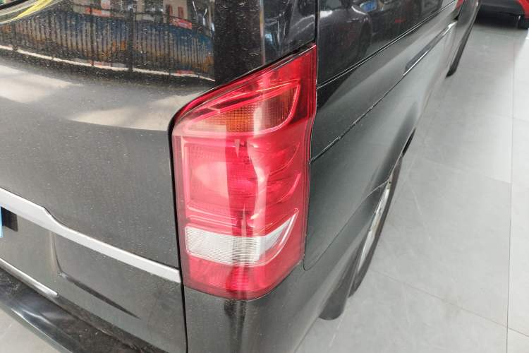 Used Mercedes-Benz Vito 2018 2.0T Business Version China V Emission Standard Right Rear Taillight
