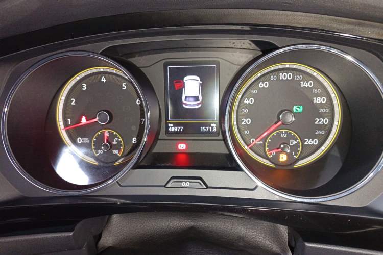 Used Volkswagen Tiguan L 2019 Updated Version 330TSI Automatic Two-Wheel Drive Panoramic Comfort Edition China VI Standard Instrument Cluster