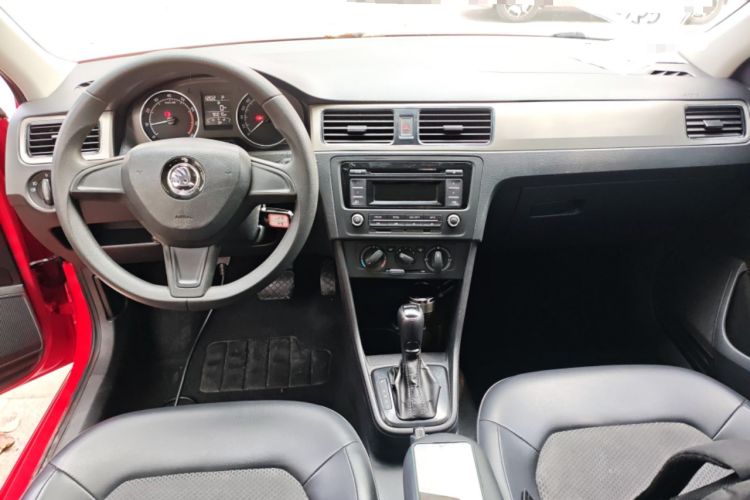 Used Skoda Rapid Spaceback 2014 1.6L Automatic Enjoyment Edition Center Console