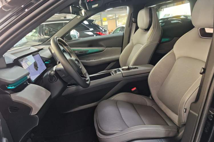 Used Lynk & Co 08 EM-P 2023 220km All-Wheel-Drive Performance Halo Left Front Seat