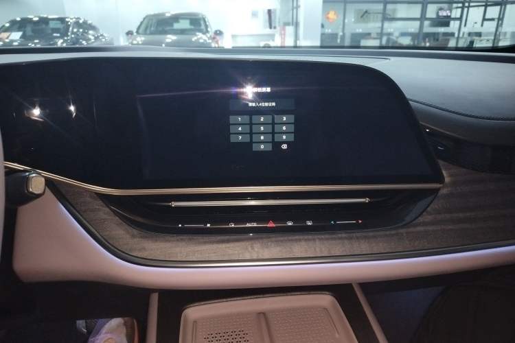 Used Hongqi Tiangong 08 2025 680 Ultra Four-Wheel-Drive Version Audio And AC Panel