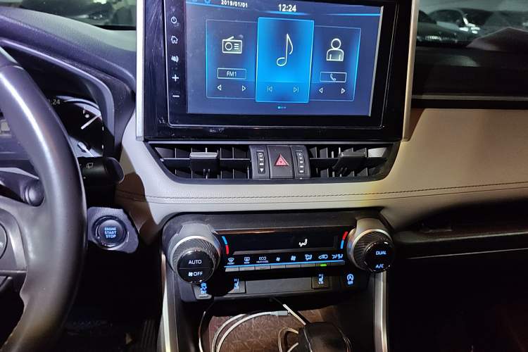 Used Toyota RAV4 2020 2.0L CVT Four-Wheel Drive Prestige Edition