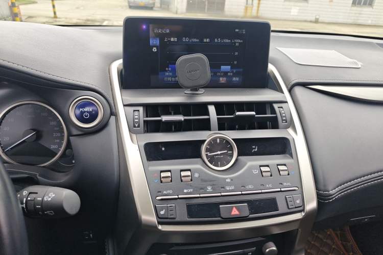 Used Lexus NX 2018 300h Front-Drive FENGSHANG Version China VI Standard Audio And AC Panel