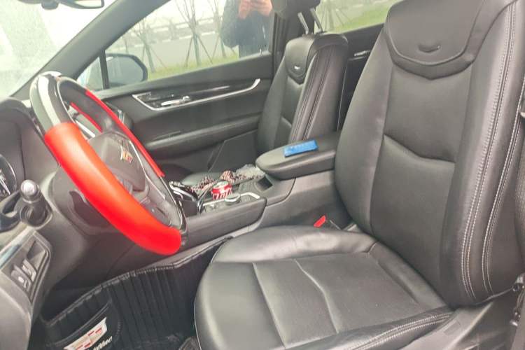 Used Cadillac XT5 2020 Revised Version 28T Luxury Edition Left Front Seat