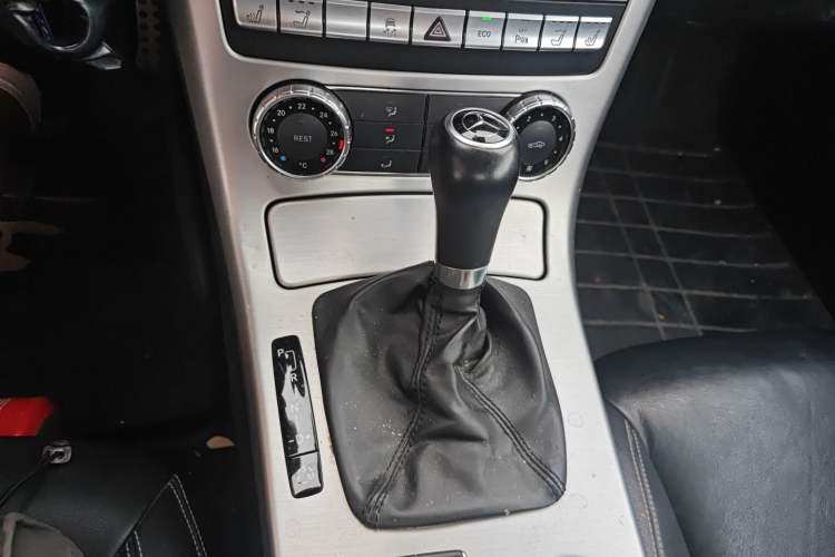 Used Mercedes-Benz SLK-Class 2011 SLK 200 Fashion Model
