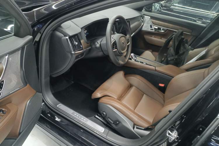 Used Volvo S90 2025 B5 Zhiya Luxury Edition
