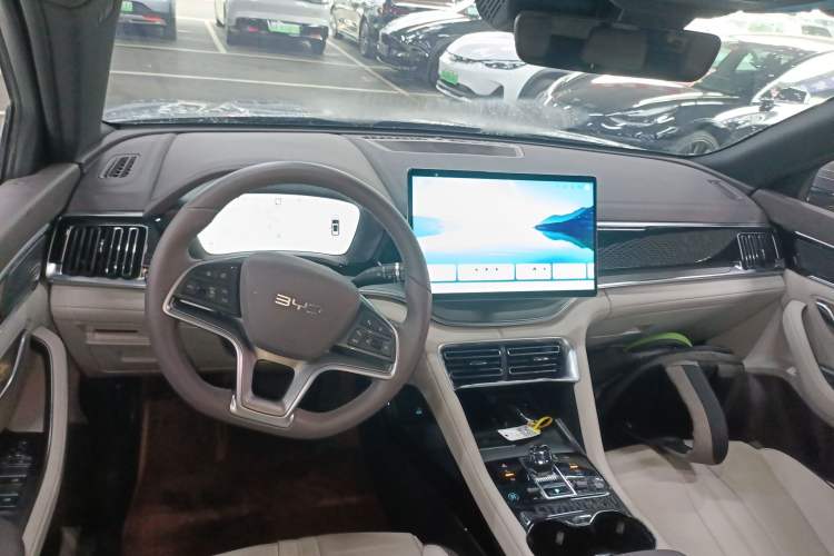 Used BYD Song PLUS New Energy 2025 DM-i 160KM Flagship Model Center Console