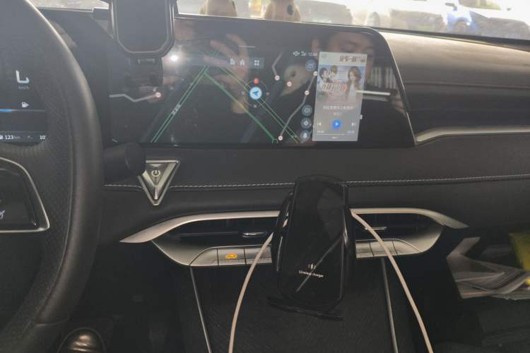 Used Venucia V 2023 260T Idol Edition Pro