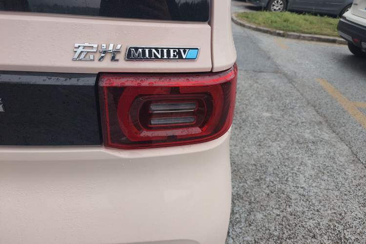 Used Wuling Hongguang MINIEV 2021 Macaron Premium Model – Lithium Iron Phosphate
