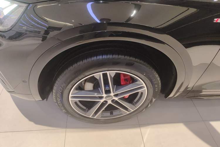 Used Audi Q5L Sportback 2024 40 TFSI Fashion Version Left Front Wheel Hub