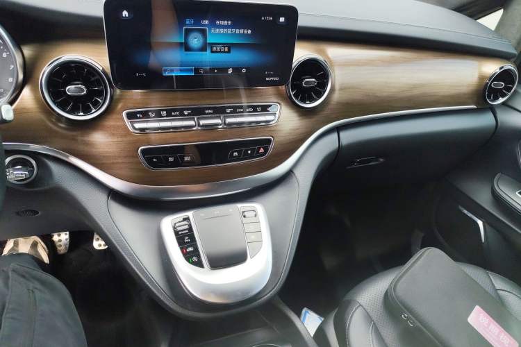 Used Mercedes-Benz V-Class 2020 V 260 L Long-wheelbase Luxury Edition Audio And AC Panel