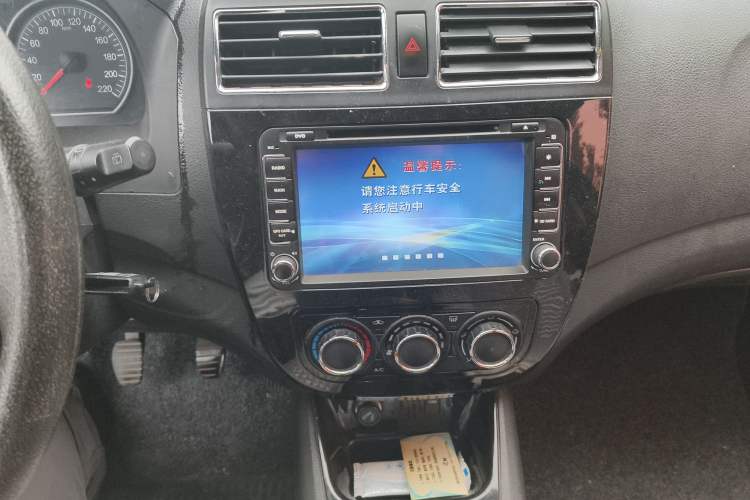Used FORTHING Joyear X5 2013 1.6L Manual Luxury Model China IV Standard Audio And AC Panel