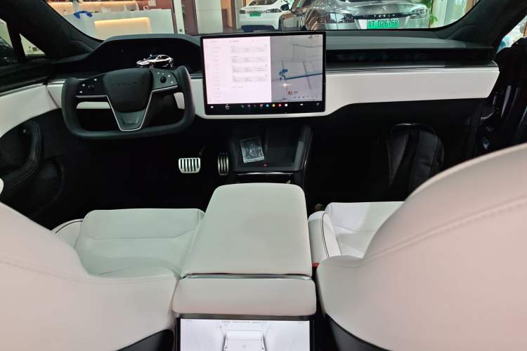 Used Tesla Model S 2023 Three-Motor All-Wheel-Drive Plaid Version Audio And AC Panel