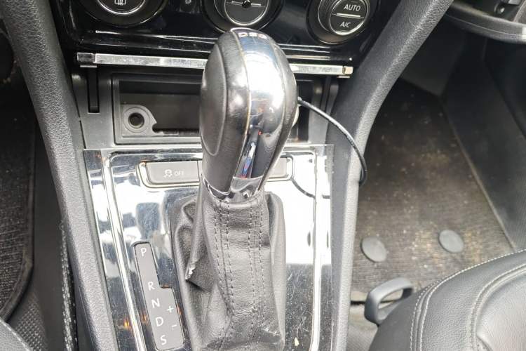 Used Volkswagen Bora 2013 1.4T Automatic Luxury Model Gear Lever