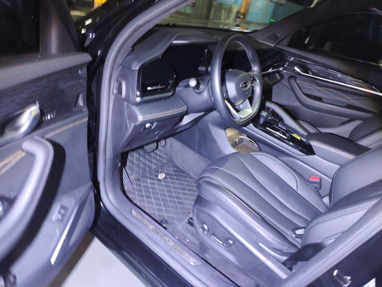 Geely Auto Monjaro L 2024 2.0TD DCT EVO Two-Wheel Drive Long-Range Version — снимка 16