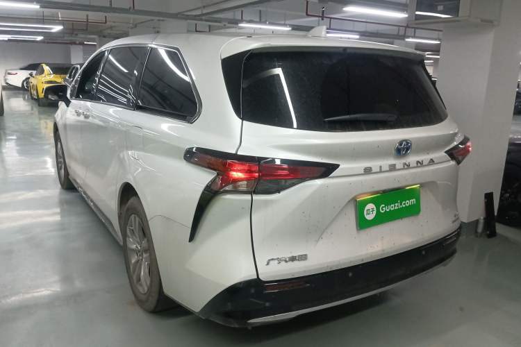Used Toyota SIENNA 2023 2.5L Hybrid Luxury Edition
