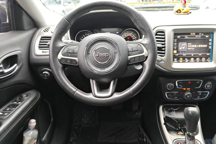 Used Jeep Compass 2017 200T Automatic Family Edition
