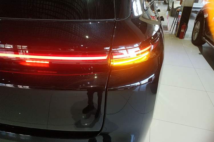 Used Li Auto L8 2023 Pro Model
