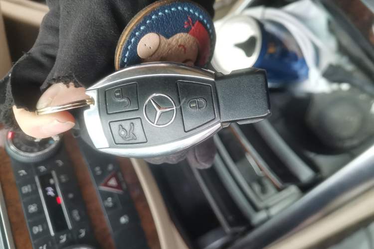 Used Mercedes-Benz R-Class 2011 R 350 L 4MATIC