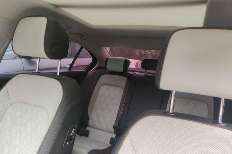 Used Volkswagen Magotan 2023 2 Million Units Commemorative Edition 330TSI DSG Luxury Version Headliner