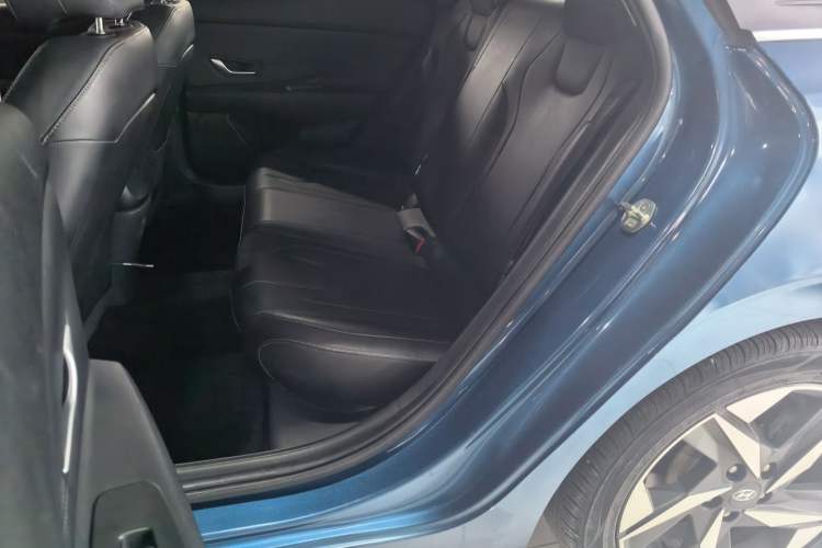 Used Hyundai Elantra 2021 1.5L CVT LUX Prestige Edition