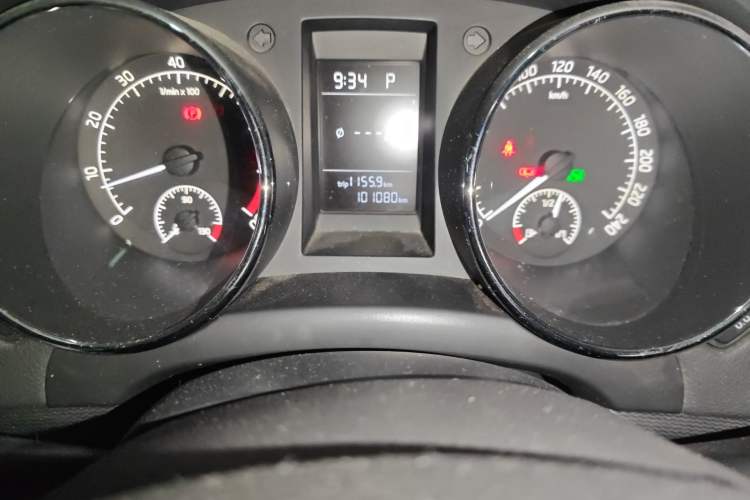 Used Skoda Yeti 2016 1.4TSI DSG Advanced Edition Odometer Close Up