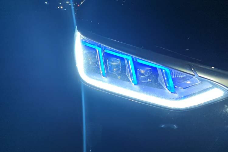 Used BYD Song PLUS New Energy 2021 DM-i 110KM Flagship PLUS Right Front Headlight