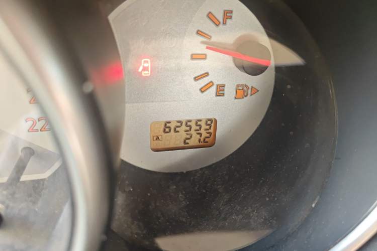 Used Nissan Livina 2010 Jingyue Edition 1.6L Manual All-Around Model Odometer Close Up