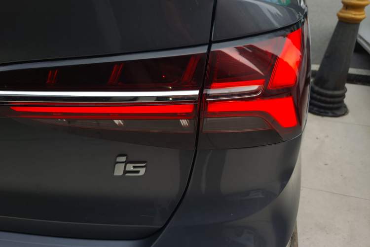 Used Roewe i5 2021 1.5L CVT Diamond Edition
