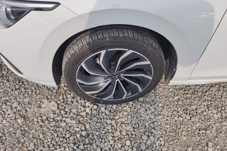 Used Volkswagen Golf 2021 200TSI DSG Pro Left Front Wheel Hub