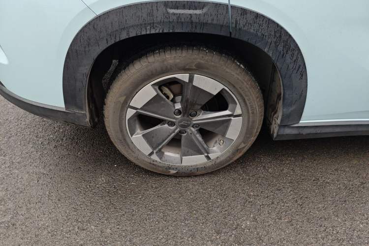 Used Livan Livan 7 2023 450 km – Chasing Clouds